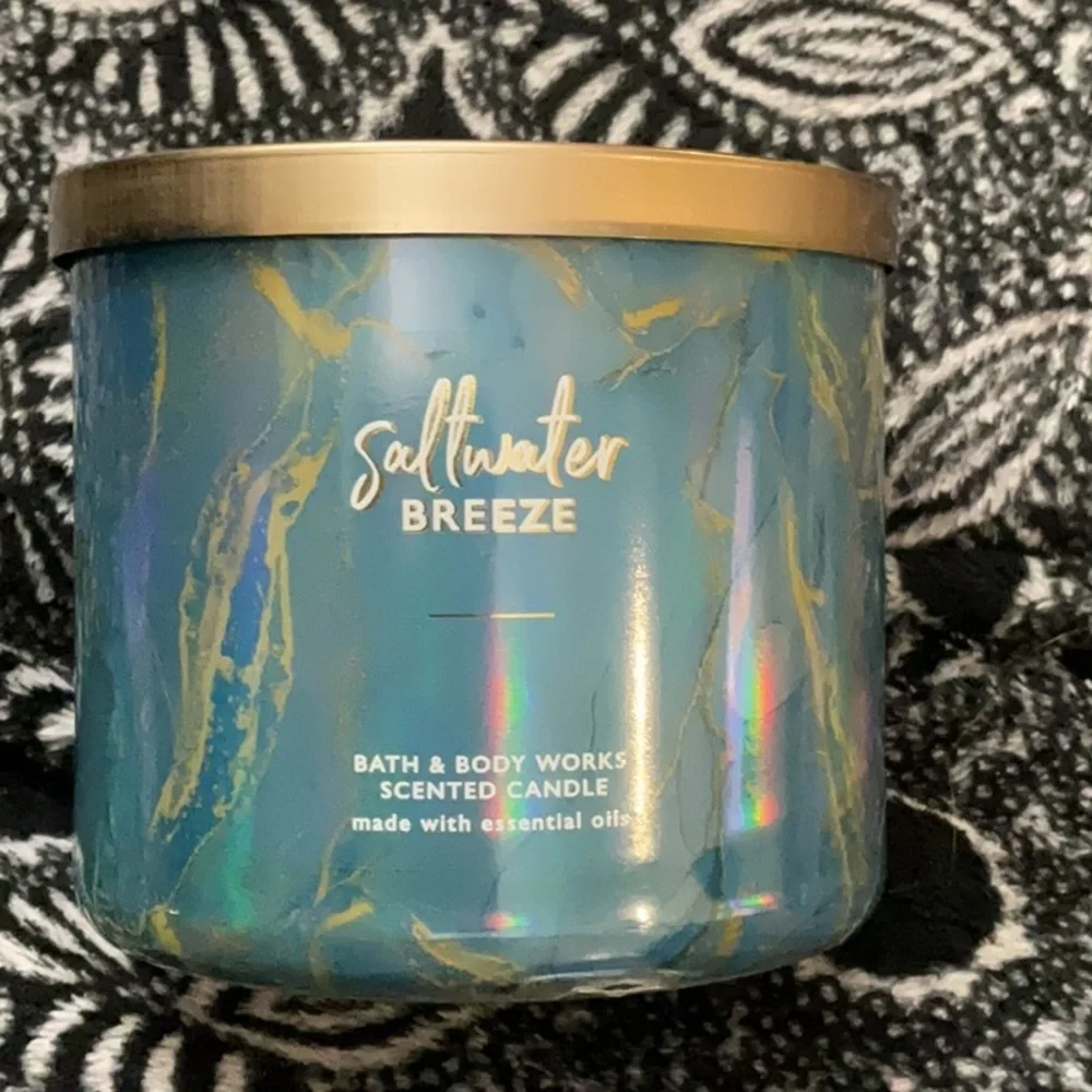 Bath and body works saltwater breeze candle - Picture 1 of 3